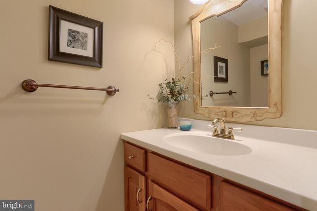 1 BANBURY RD, Hummelstown, PA 17036