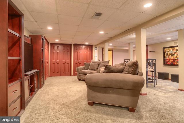 1 BANBURY RD, Hummelstown, PA 17036