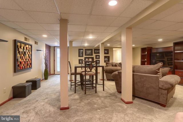 1 BANBURY RD, Hummelstown, PA 17036