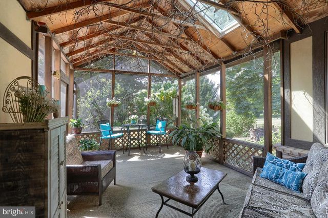 1 BANBURY RD, Hummelstown, PA 17036