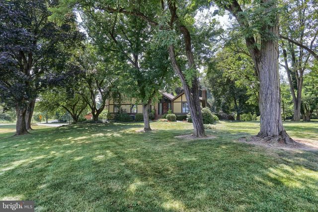 1 BANBURY RD, Hummelstown, PA 17036