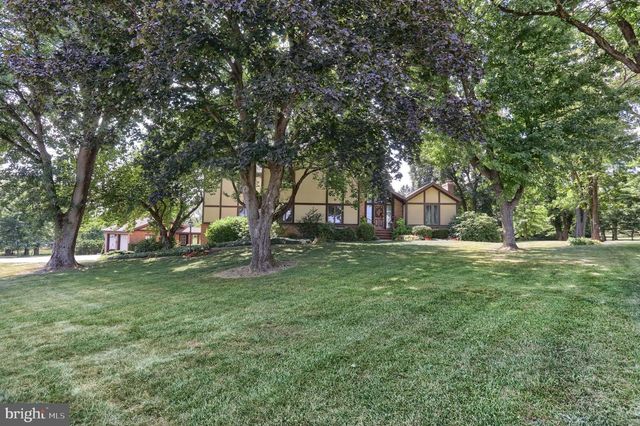 1 BANBURY RD, Hummelstown, PA 17036