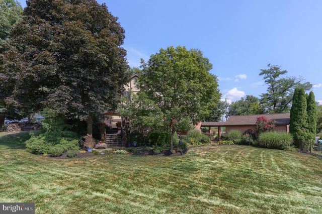 1 BANBURY RD, Hummelstown, PA 17036