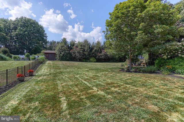 1 BANBURY RD, Hummelstown, PA 17036