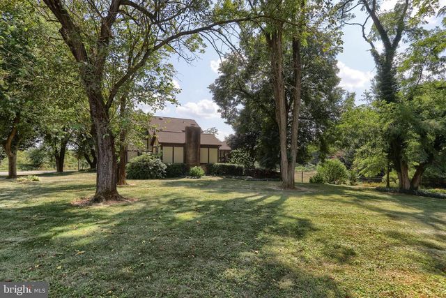 1 BANBURY RD, Hummelstown, PA 17036