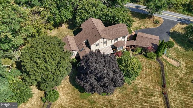 1 BANBURY RD, Hummelstown, PA 17036