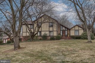 1 BANBURY RD, Hummelstown, PA 17036