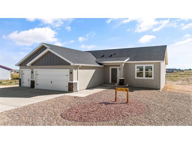 832 E Loma Dr, Pueblo West, CO 81007
