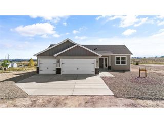 832 E Loma Dr, Pueblo West, CO 81007