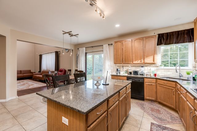 7421 Prescott Lane, Gurnee, IL 60031