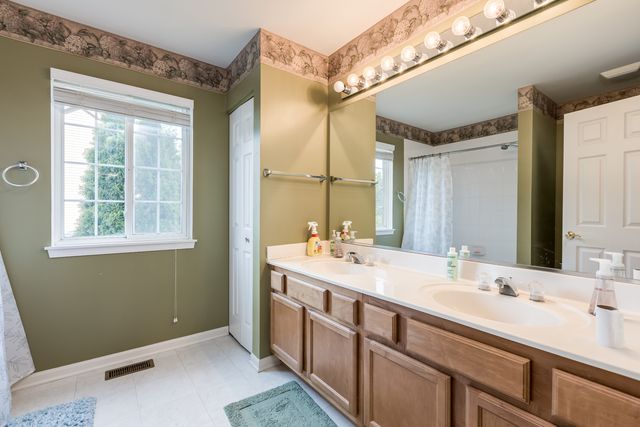 7421 Prescott Lane, Gurnee, IL 60031