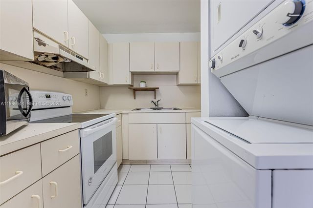 15260 SW 80th St 10, Kendall, FL 33193