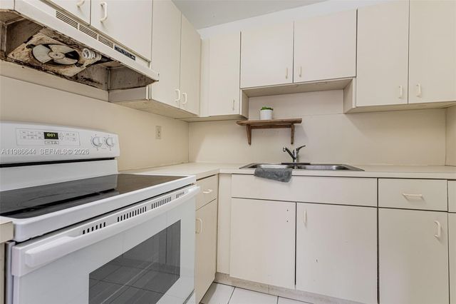 15260 SW 80th St 10, Kendall, FL 33193