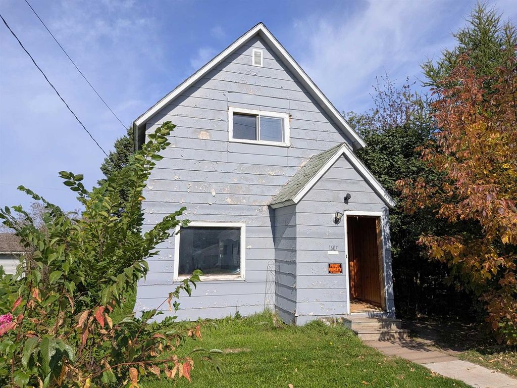 1607 6th St E, Ashland, WI 54806