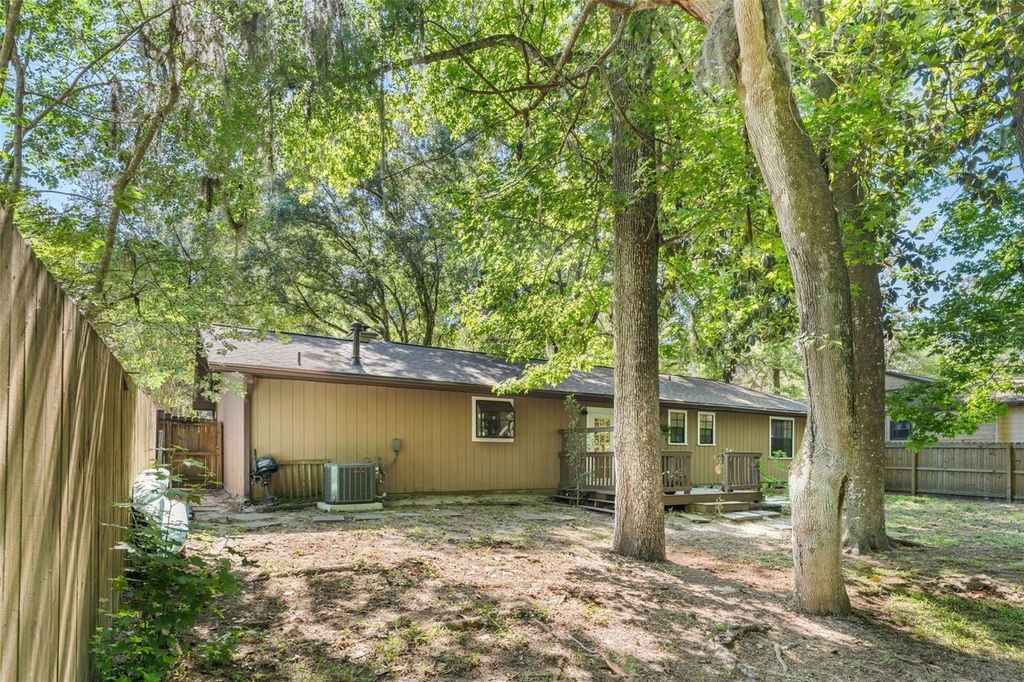 Image 30 of property listing at 3724 NW 53RD TERRACE, Gainesville, FL 32606