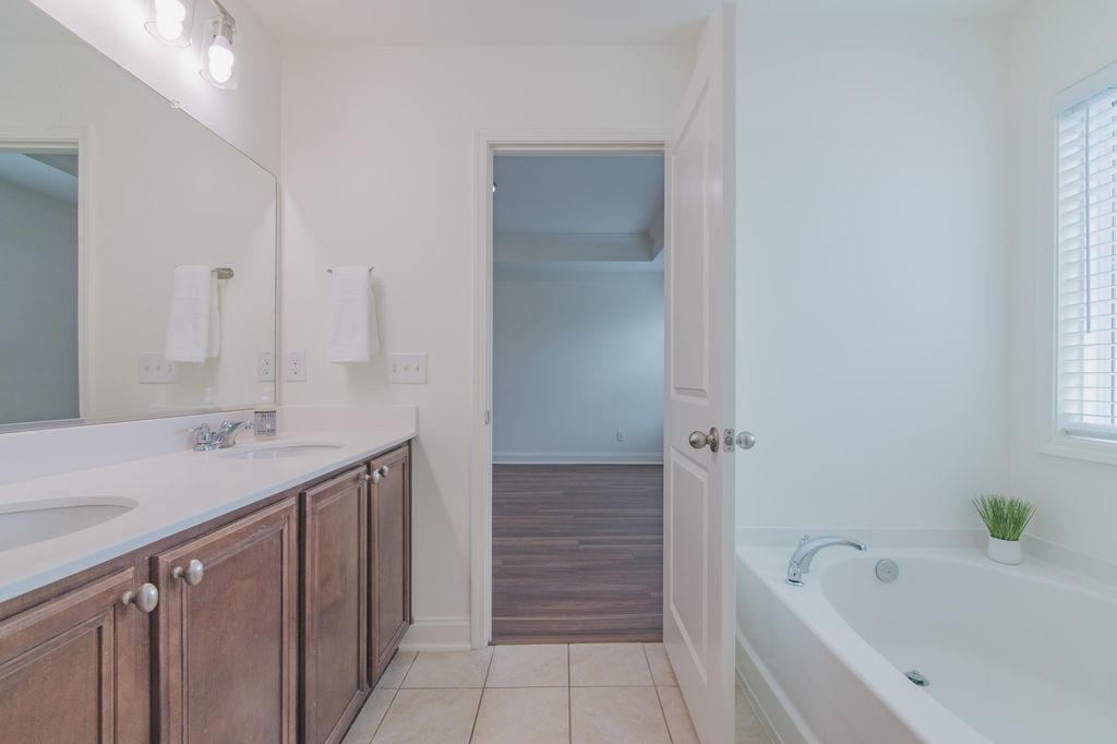 Image 20 of property listing at 2152 Oyster Reef Lane, Mount Pleasant, SC 29466