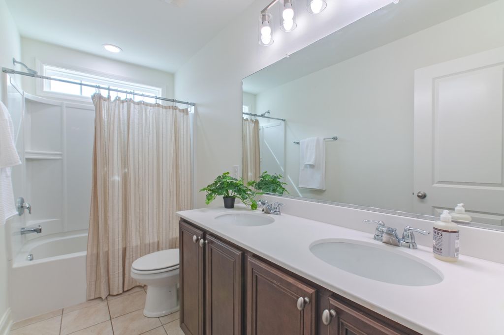 Image 23 of property listing at 2152 Oyster Reef Lane, Mount Pleasant, SC 29466