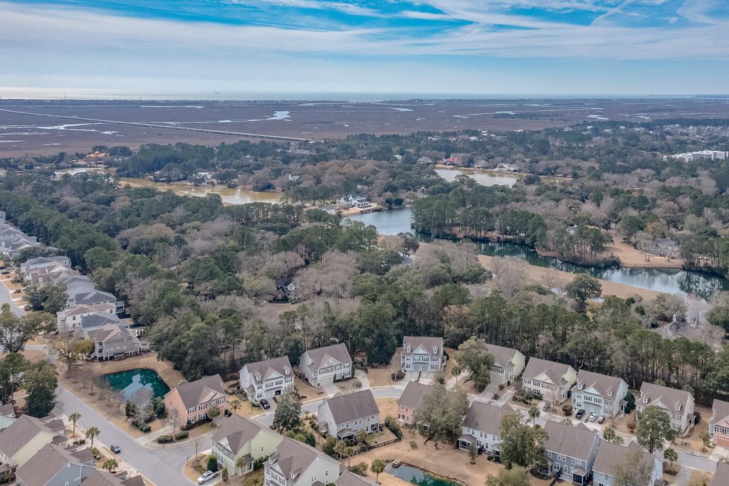Image 31 of property listing at 2152 Oyster Reef Lane, Mount Pleasant, SC 29466