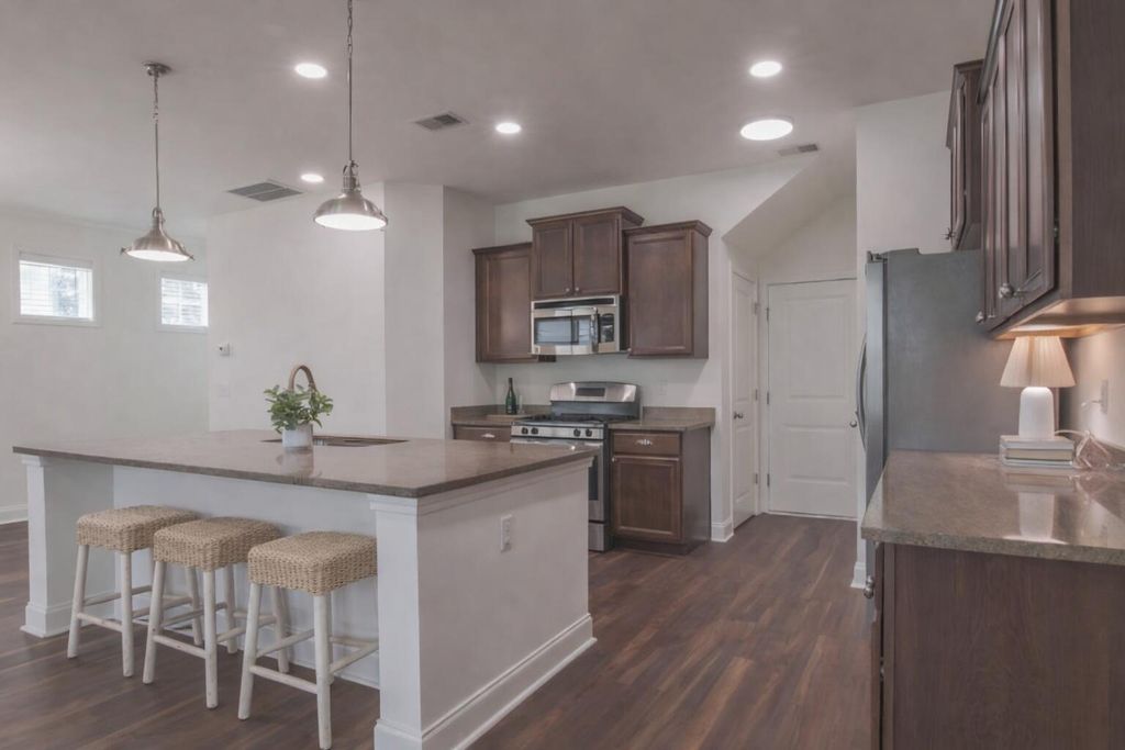 Image 7 of property listing at 2152 Oyster Reef Lane, Mount Pleasant, SC 29466