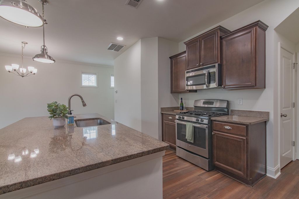 Image 9 of property listing at 2152 Oyster Reef Lane, Mount Pleasant, SC 29466