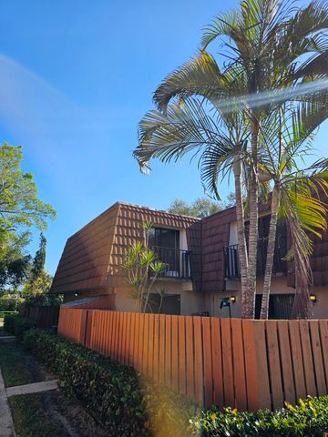 209 Charter Way, West Palm Beach, FL 33407