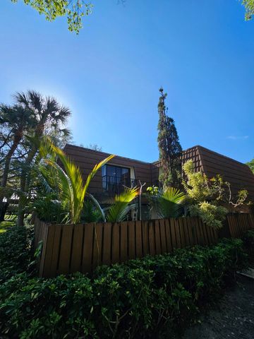 209 Charter Way, West Palm Beach, FL 33407