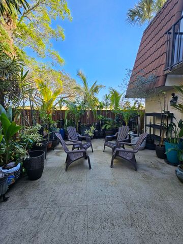 209 Charter Way, West Palm Beach, FL 33407