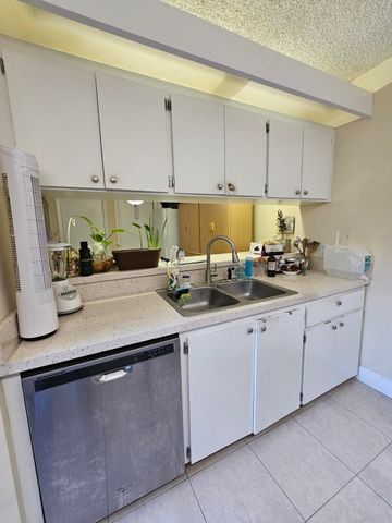 209 Charter Way, West Palm Beach, FL 33407