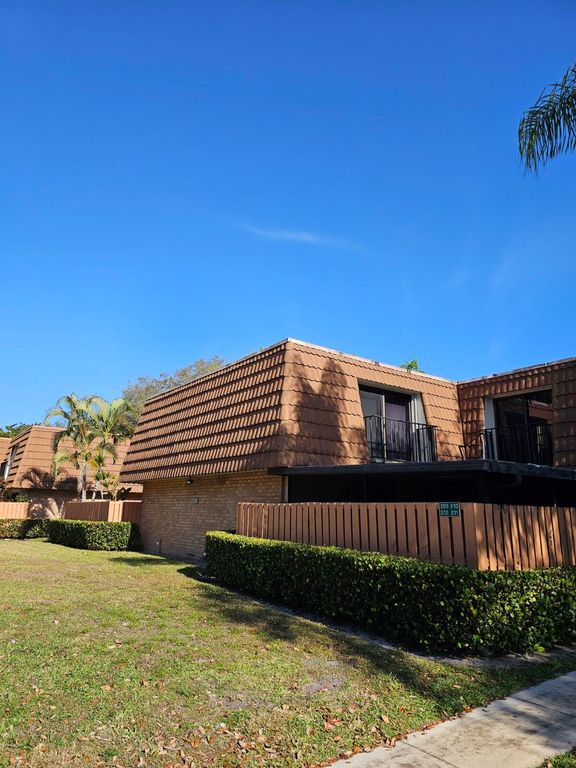 209 Charter Way, West Palm Beach, FL 33407