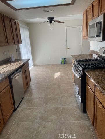 14690 Tonikan, Apple Valley, CA 92307