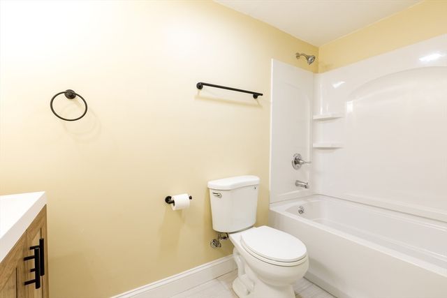 22 Lakeside Ave, Webster, MA 01570