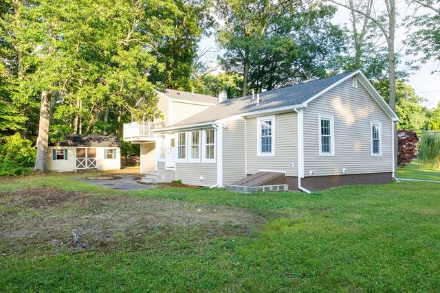 22 Lakeside Ave, Webster, MA 01570