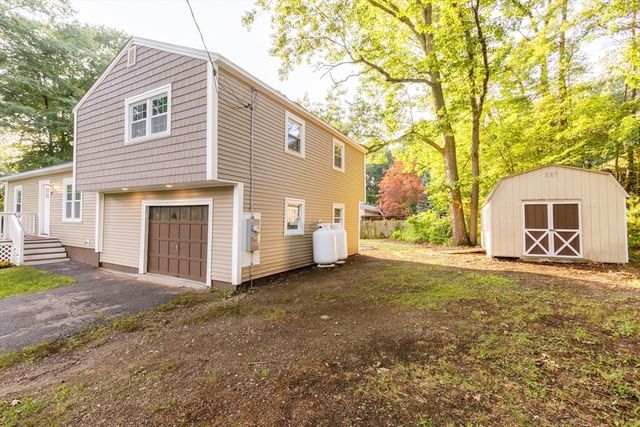 22 Lakeside Ave, Webster, MA 01570