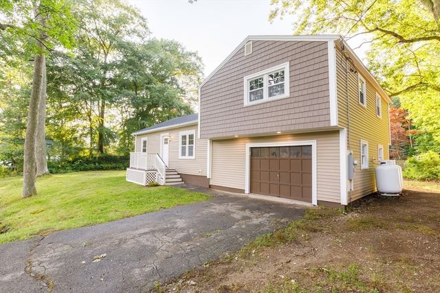 22 Lakeside Ave, Webster, MA 01570