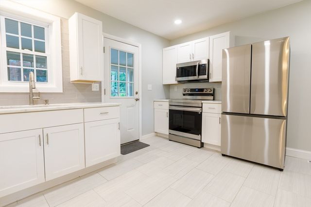22 Lakeside Ave, Webster, MA 01570
