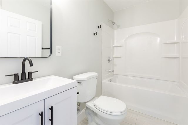 22 Lakeside Ave, Webster, MA 01570