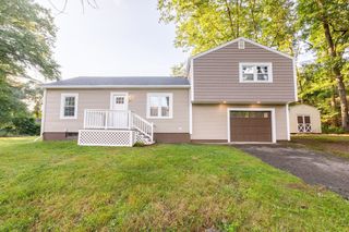 22 Lakeside Ave, Webster, MA 01570