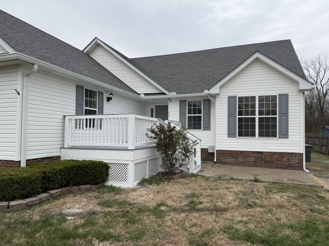 114 Poplar St, Portland, TN 37148