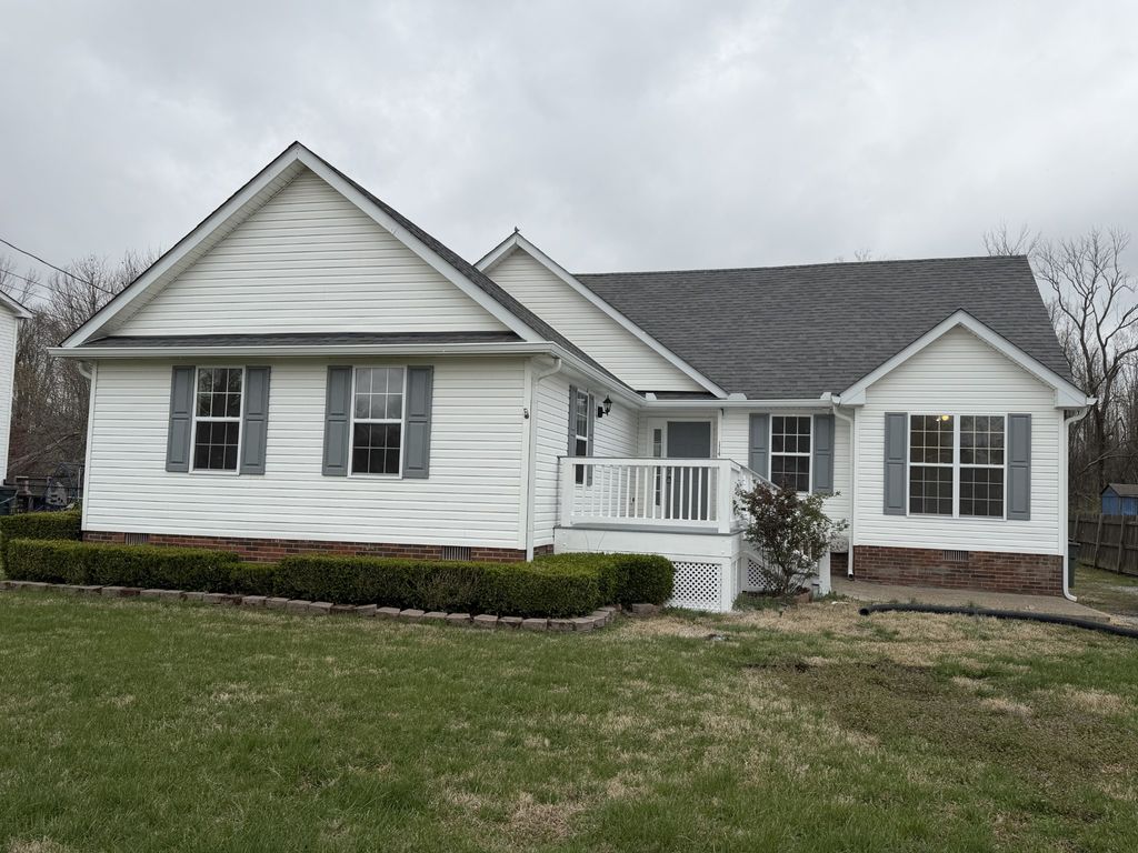 114 Poplar St, Portland, TN 37148