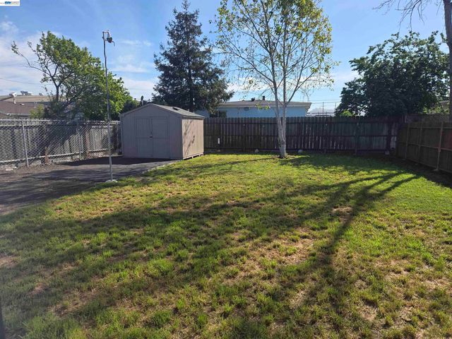 1840 6TH, North Richmond, CA 94801