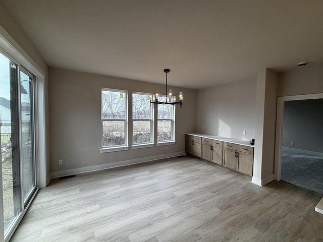 1333 Periwinkle PASS, Oconomowoc, WI 53066