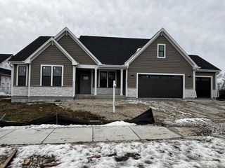 1333 Periwinkle PASS, Oconomowoc, WI 53066