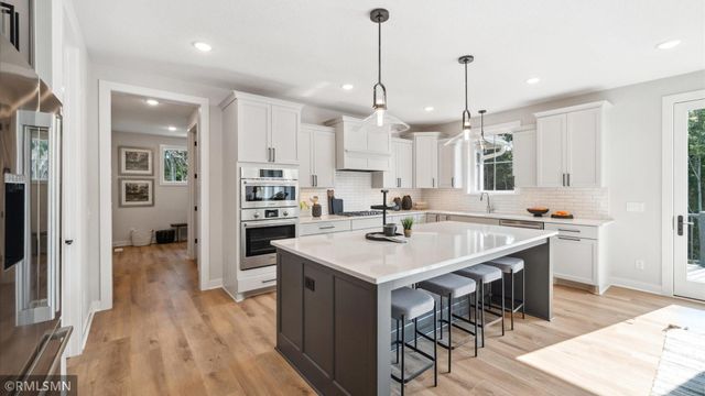 10484 56th Place N, Lake Elmo, MN 55042