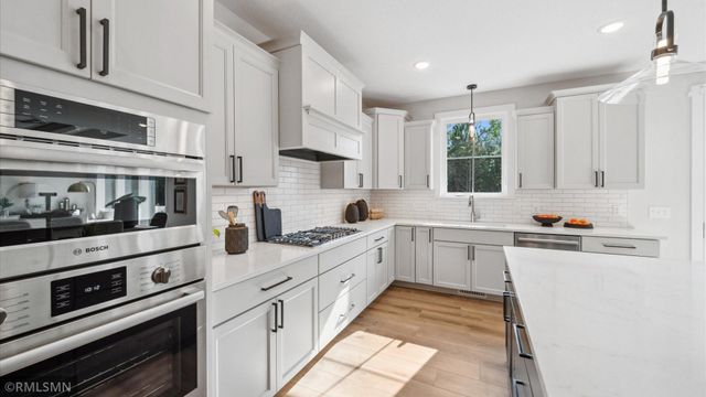 10484 56th Place N, Lake Elmo, MN 55042