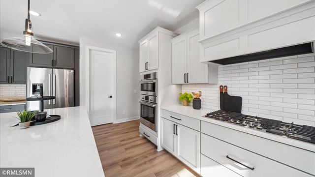 10484 56th Place N, Lake Elmo, MN 55042