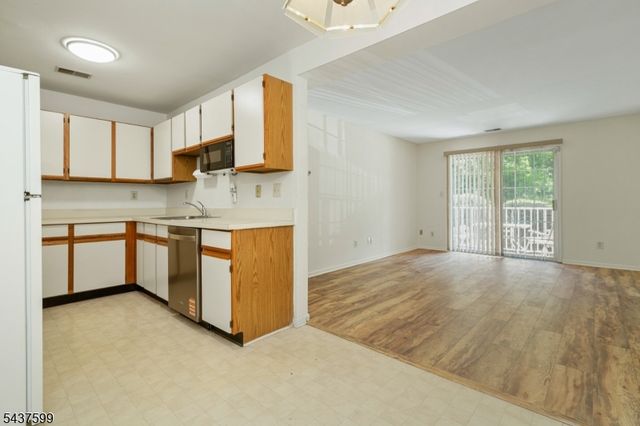 110 Stratford Pl, Bridgewater Twp., NJ 08805