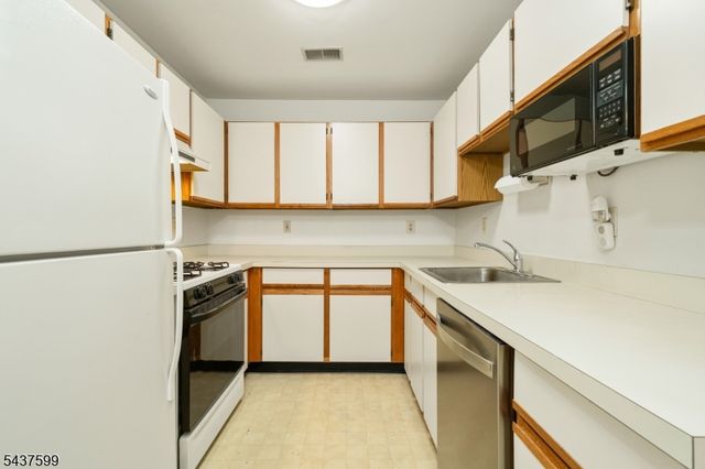 110 Stratford Pl, Bridgewater Twp., NJ 08805