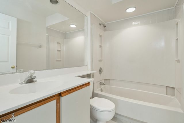 110 Stratford Pl, Bridgewater Twp., NJ 08805
