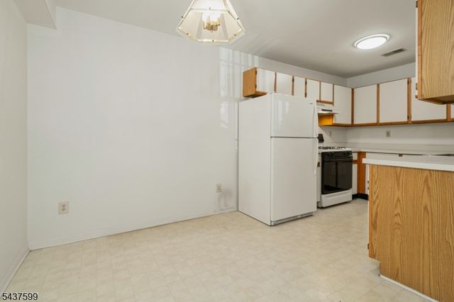 110 Stratford Pl, Bridgewater Twp., NJ 08805