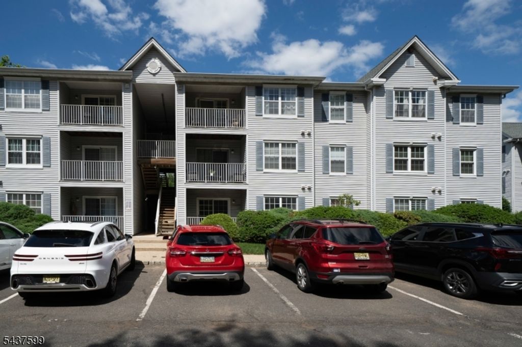 110 Stratford Pl, Bridgewater Twp., NJ 08805